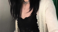 Brunette Tranny jerking in hard dick in solo Webcam