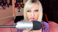 Amateur Webcam Chick Masturbates On Webcam More at