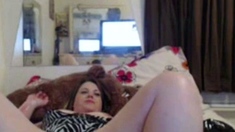 BBW Housegirl Squirts on Webcam