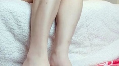 SnowPrincess aka snowpriness OnlyFans - Moving toes around