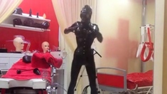 Kylies Latex Webcam Show: BDSM Fun im Studio
